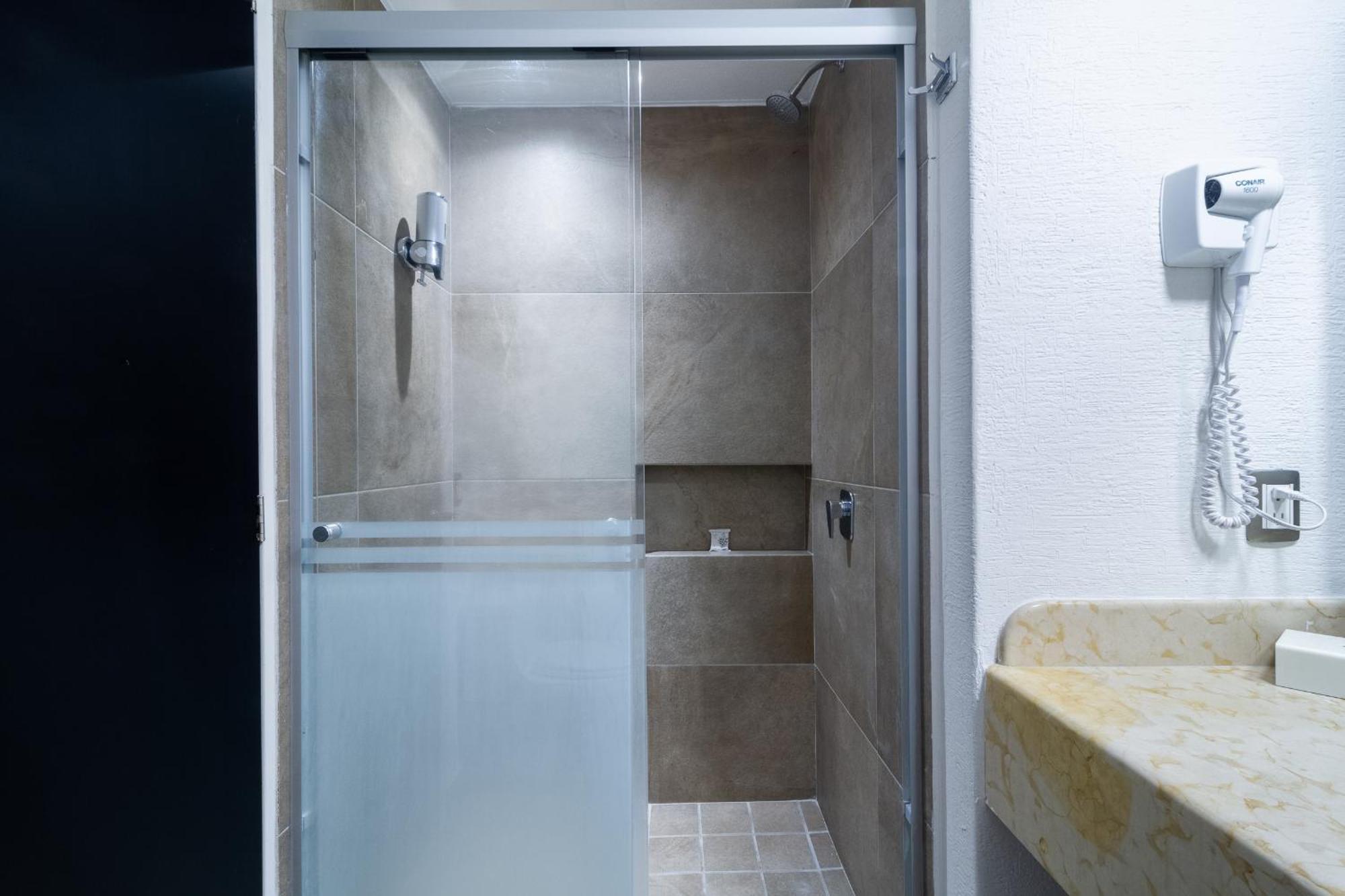 Meson Ejecutivo Guadalajara Minerva - Av Mexico Hotel ภายนอก รูปภาพ